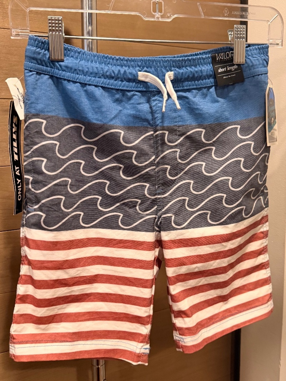 NWT Tilly's Valor Weekend Shorty Boardshorts Trunks Americana Wave Size S